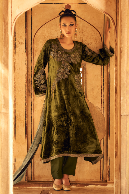 Unstitched Velvet Suit Set with Floral Embroidery - Green