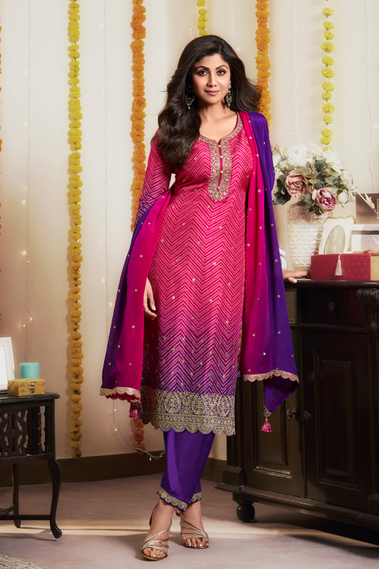 Effortless Salwar Suit Set with Bandhani Print